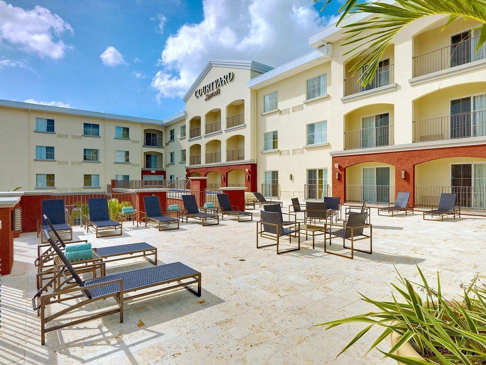 Courtyard By Marriott Bridgetown, Barbados Hotel Buitenkant foto