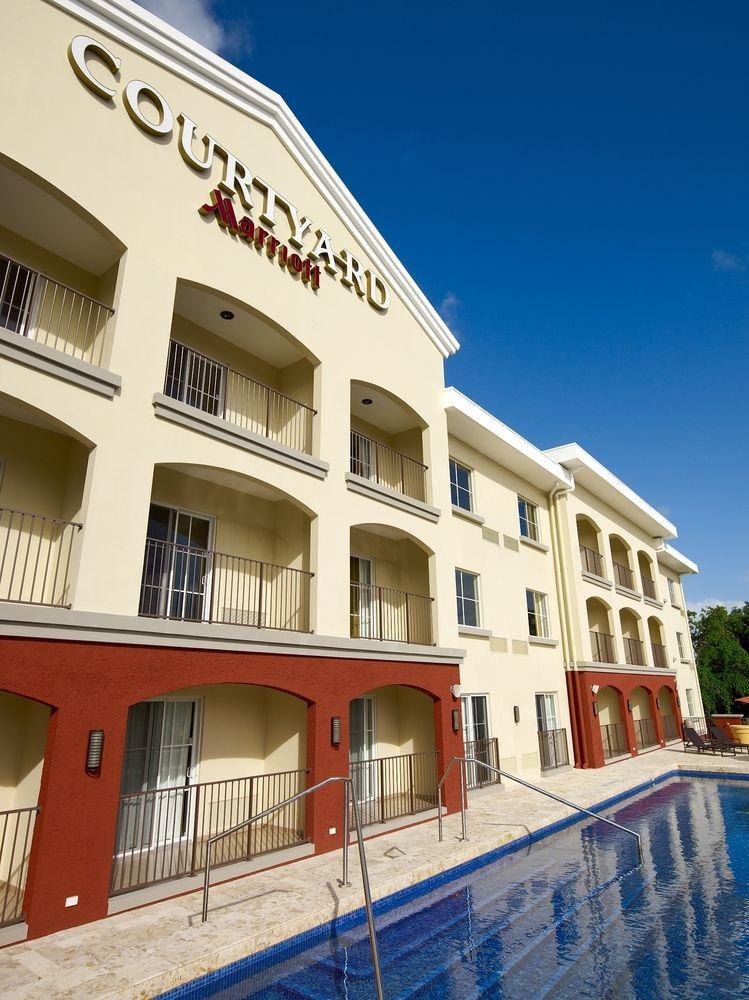 Courtyard By Marriott Bridgetown, Barbados Hotel Buitenkant foto