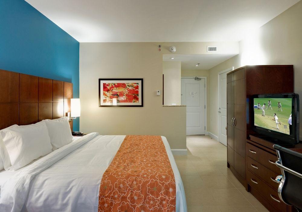 Courtyard By Marriott Bridgetown, Barbados Hotel Buitenkant foto