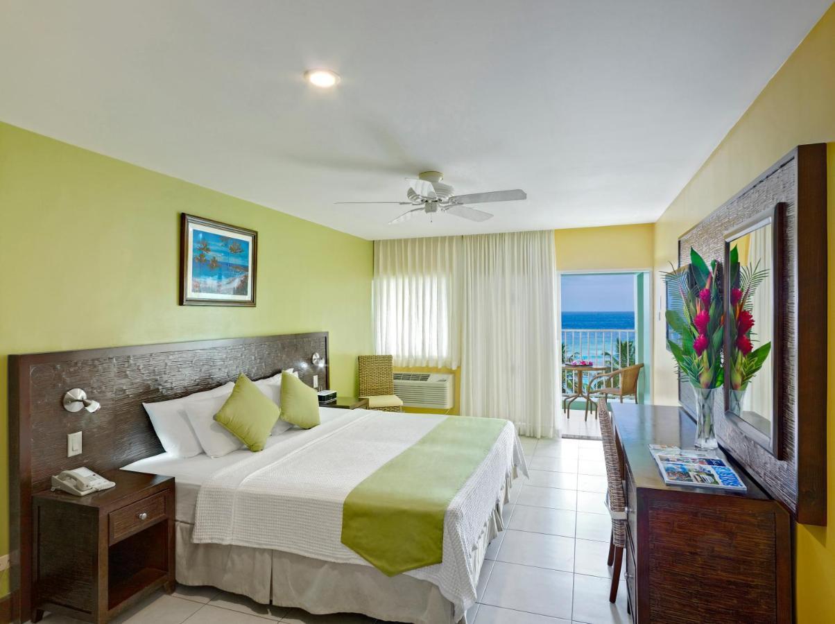 Courtyard By Marriott Bridgetown, Barbados Hotel Buitenkant foto