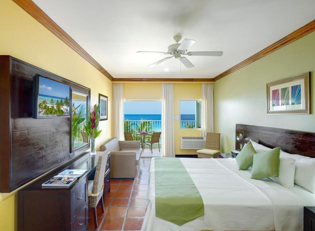 Courtyard By Marriott Bridgetown, Barbados Hotel Buitenkant foto