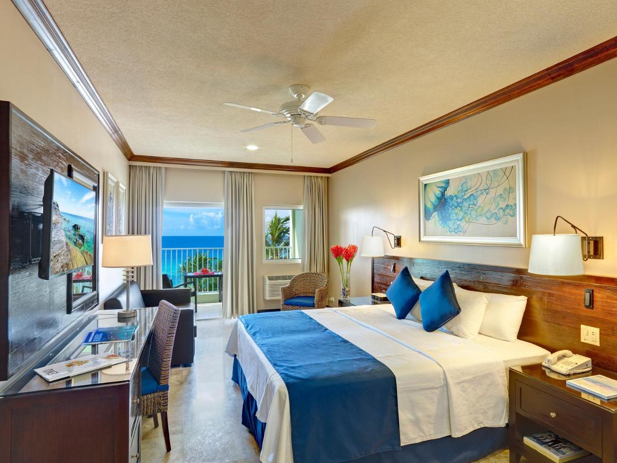 Courtyard By Marriott Bridgetown, Barbados Hotel Buitenkant foto