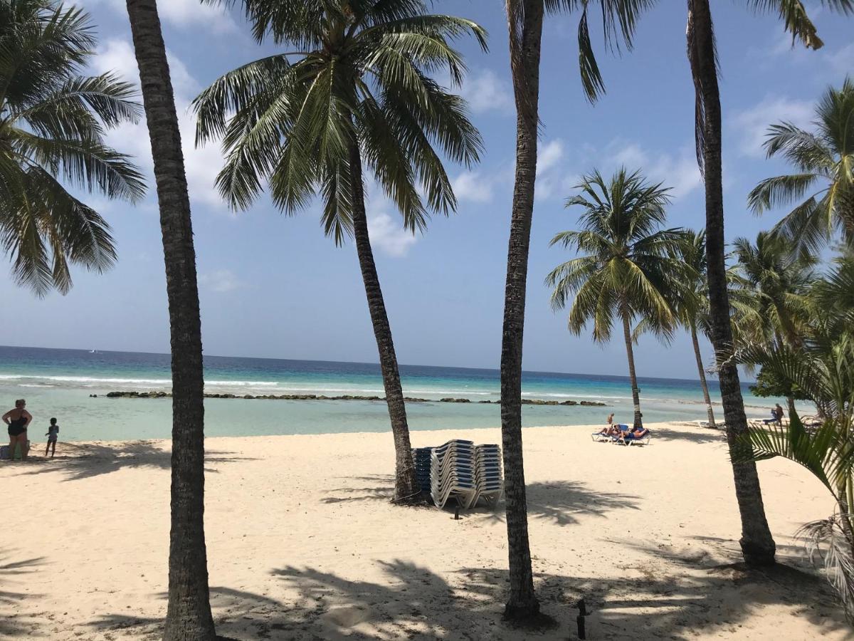 Courtyard By Marriott Bridgetown, Barbados Hotel Buitenkant foto