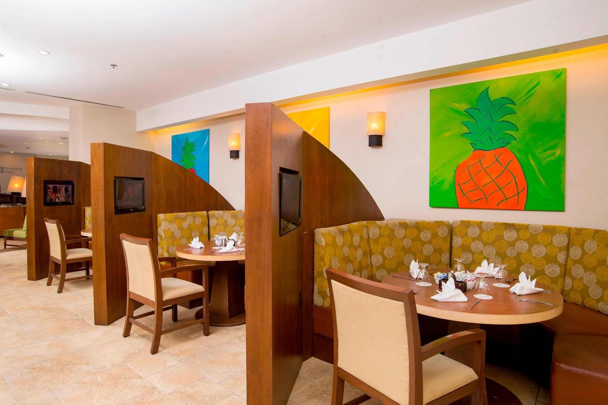 Courtyard By Marriott Bridgetown, Barbados Hotel Buitenkant foto