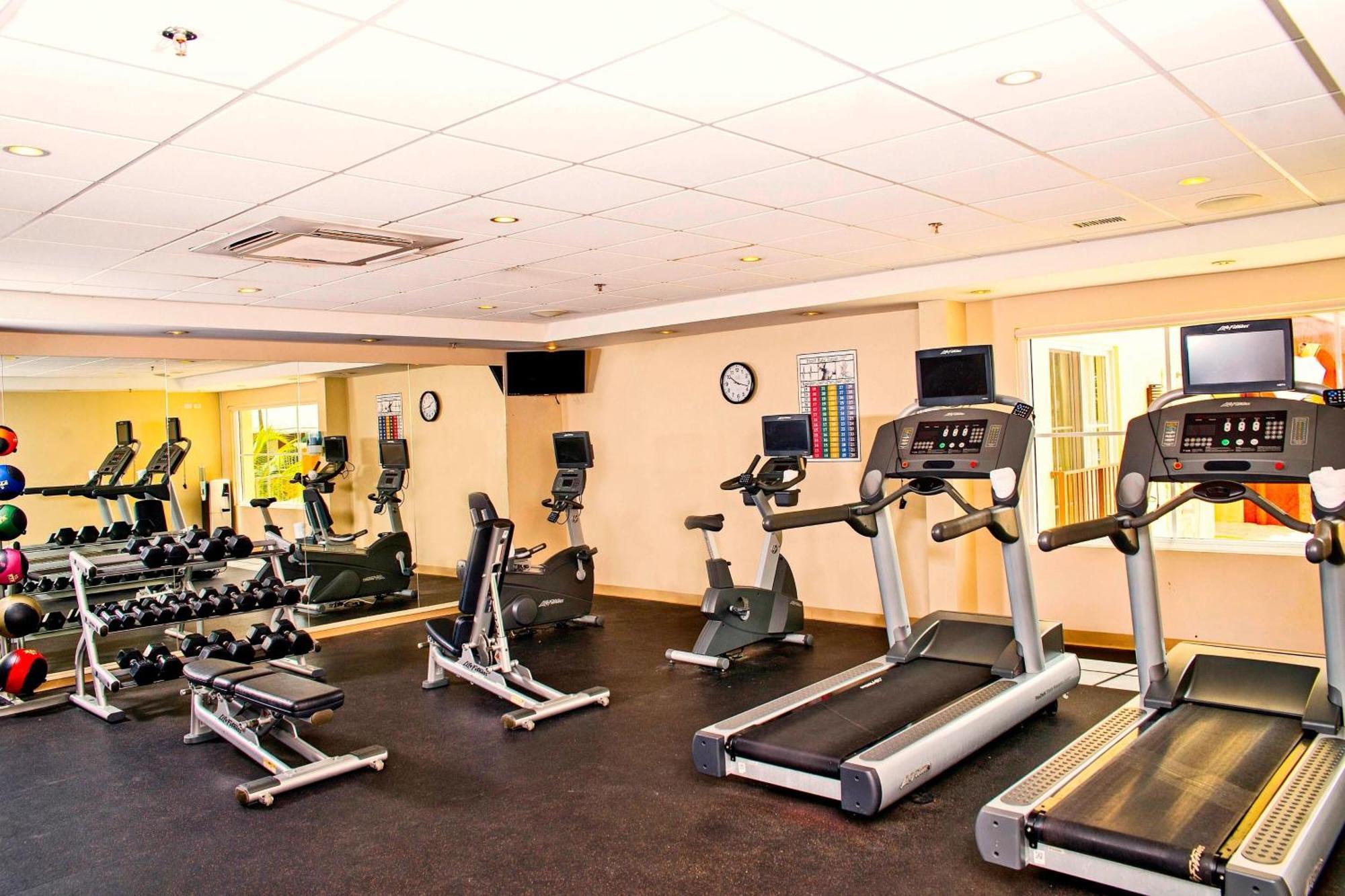 Courtyard By Marriott Bridgetown, Barbados Hotel Buitenkant foto