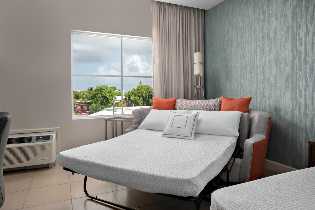 Courtyard By Marriott Bridgetown, Barbados Hotel Buitenkant foto