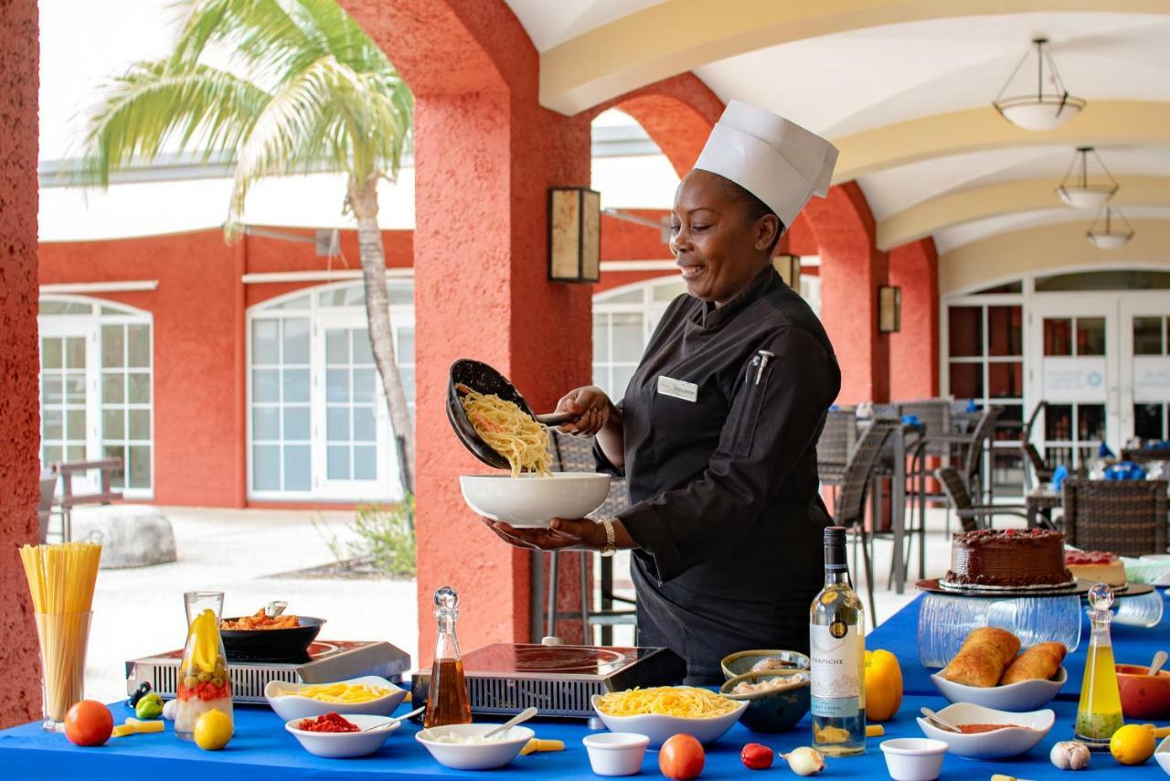 Courtyard By Marriott Bridgetown, Barbados Hotel Buitenkant foto