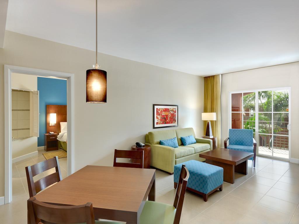 Courtyard By Marriott Bridgetown, Barbados Hotel Buitenkant foto